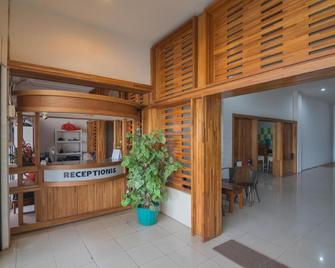 RedDoorz near Gajah Mada Pontianak - Pontianak