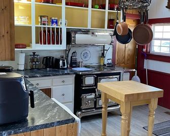 2-bedroom apartment in charming Bridgewater with WiFi, AC. Enjoy your stay - Bridgewater - Küche