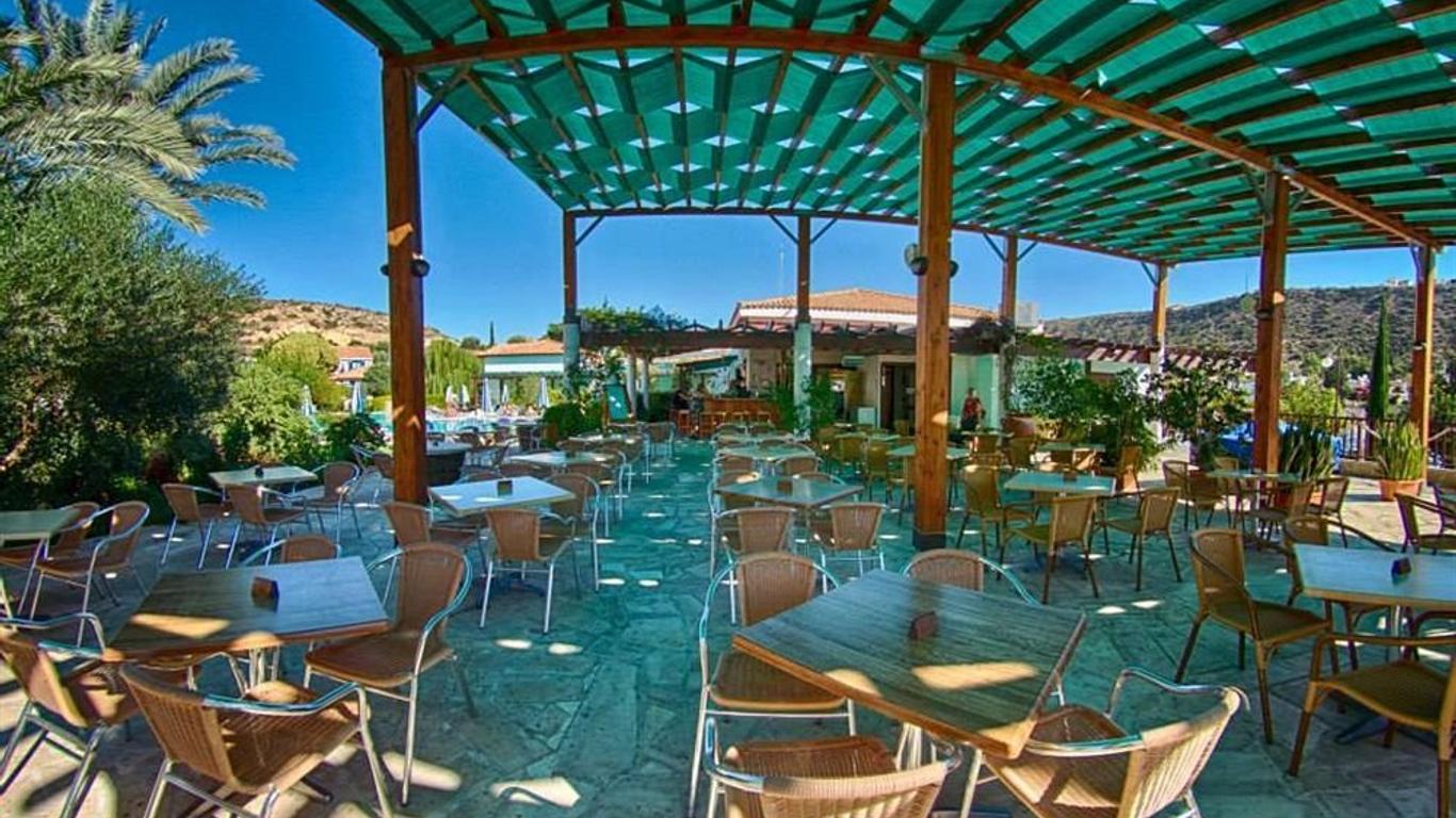 هيلاتيو توريست فيليدج