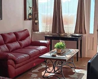 Katie's Cozy Suites - Tombstone - Huiskamer