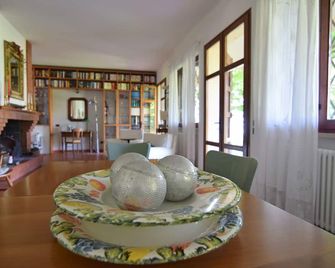 Villa in a fairytale little wood - Forlì - Salle à manger