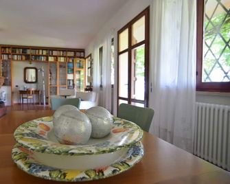 Villa in a fairytale little wood - Forlì - Sala pranzo