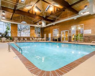 Precious Hotel - Carthage - Pool