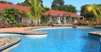 普庫威酒店 - 漢加羅亞 - 漢格羅阿 - 游泳池