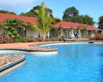 Hotel Puku Vai - Hanga Roa - Havuz
