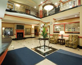 Holiday Inn Express Hotel and Suites Fairfield-North, an IHG Hotel - Fairfield - Lobby