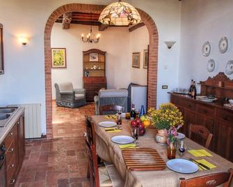 Large Farmhouse in Asciano With Swimming Pool - Casetta - Comedor