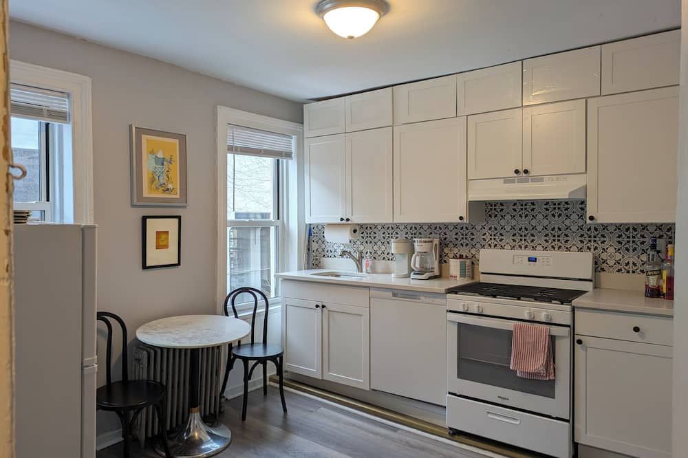 Charming Park Slope/Gowans 2 bedroom. F, G and R stop on same block. - Brooklyn - Kitchen