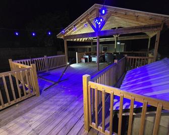 Vacation home near the beaches!. - Pocomoke City - Patio
