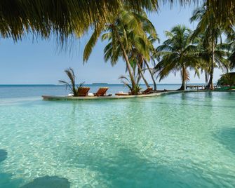 Calala Island - Laguna de Perlas - Piscina