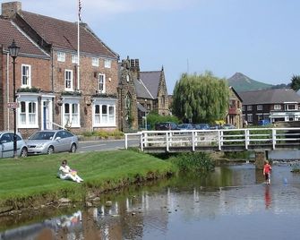 Royal Oak Hotel - Great Broughton - Außenansicht