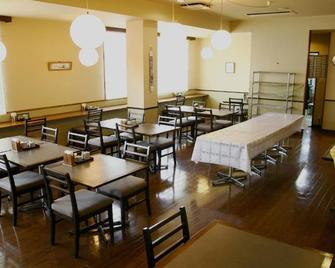 Hotel Route-Inn Court Kofu Isawa - Fuefuki - Restaurante