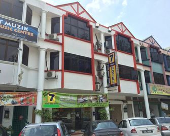 Super OYO 635 Seven Days Hotel - Raub - Building