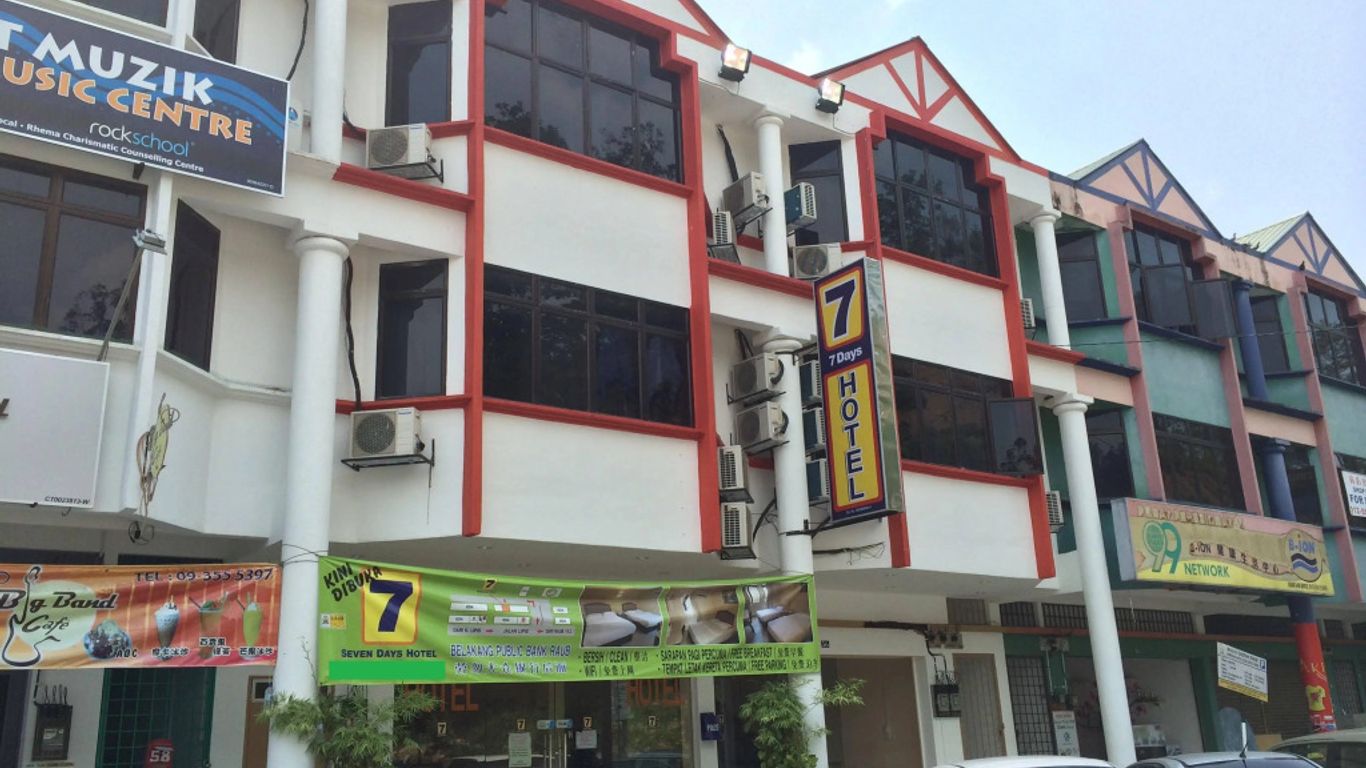 Super OYO 635 Seven Days Hotel