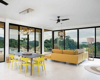 Casa Serena - Mountain and Ocean views - Playa Potrero - Vistas de Flamingo - Puerto Viejo - Comedor