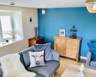 Traditional cottage overlooking the Atlantic - Clonakilty - Living room