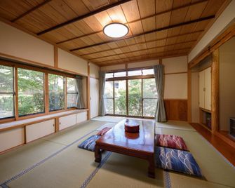 Minshuku Tsutaya - Yufu - Essbereich