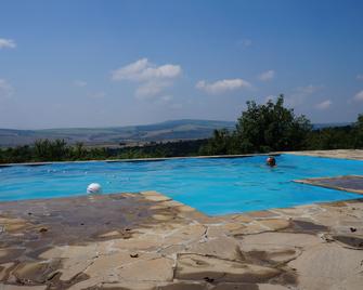 Luxurious country house with private pool, giant terrace with panoramic views - Pomoshtitsa - Pool