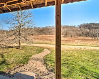 Secluded Spragueville Cabin by Atv Trails & River! - Bellevue - Balcón
