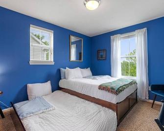Peaceful Escape Just Minutes To Dt, Garage Parking - Pittsburgh - Camera da letto