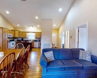 Orr at Waterways - Huddleston - Living room