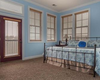 Main Street Inn - Lowell - Bedroom