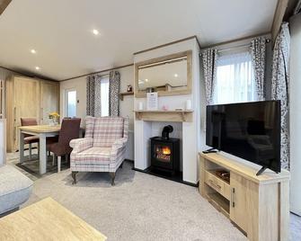 Stewarts Resort Lodge 23 - St. Andrews - Living room