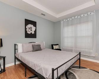 Charming Retreat, Sleeps 8, & Just Minutes from Uptown - Charlotte