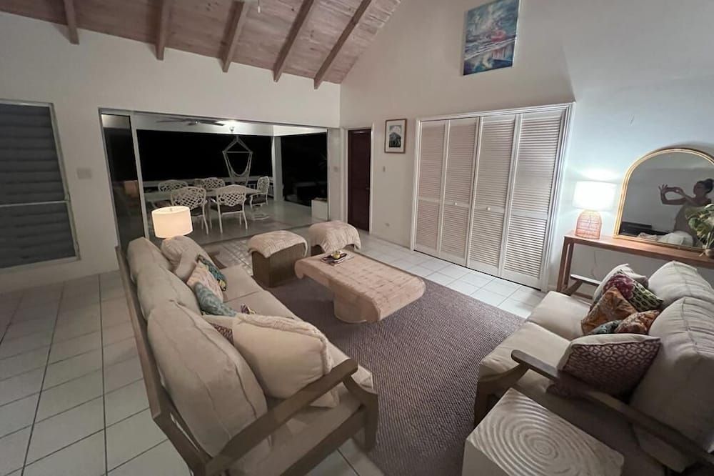 Secluded 2 Bedroom Villa With Breathtaking Views Over the Caribbean Sea - Woodlands - غرفة معيشة