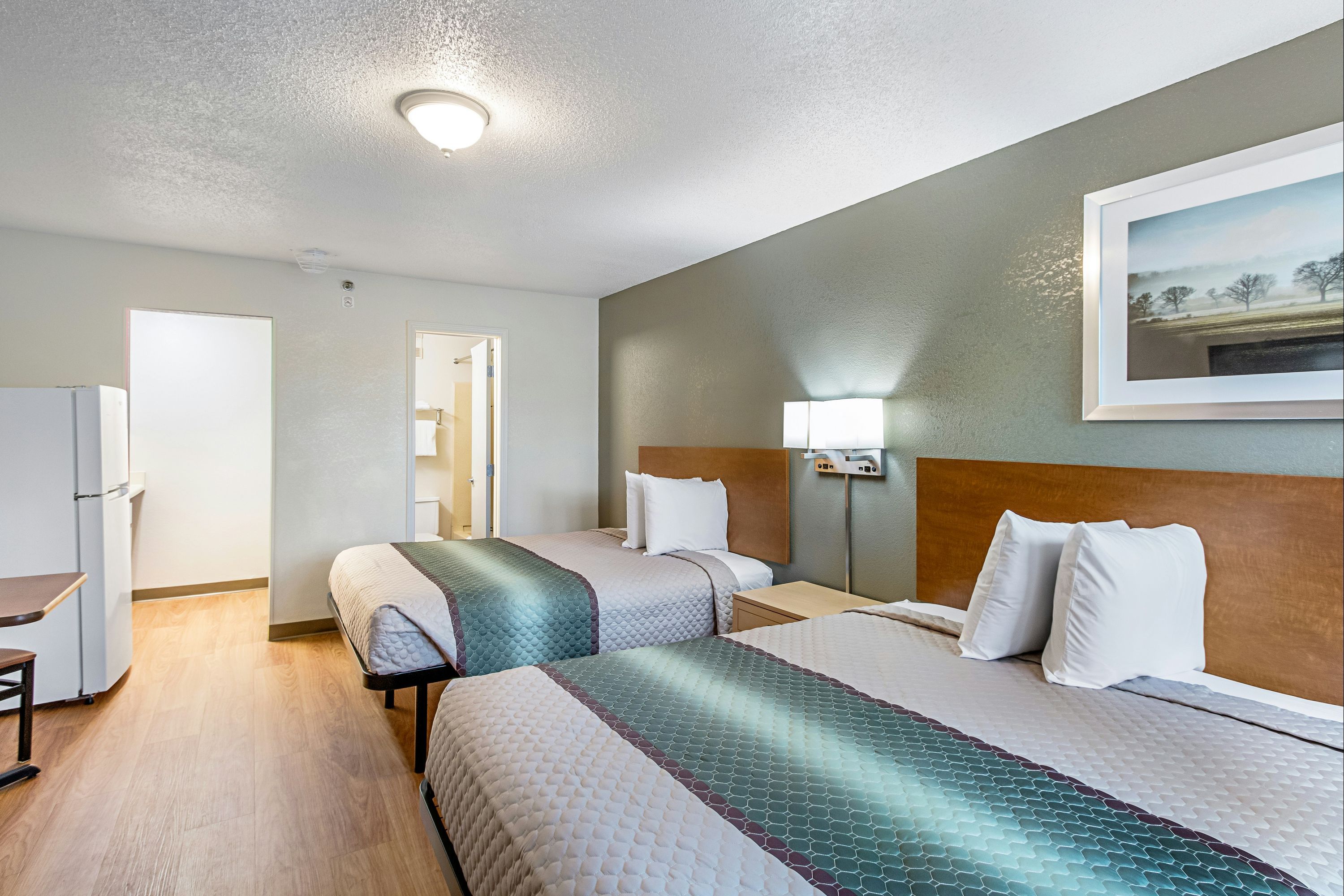 HomeTowne Studios by Red Roof Atlanta - Lawrenceville - Lawrenceville - Спальня