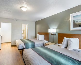 HomeTowne Studios by Red Roof Atlanta - Lawrenceville - Lawrenceville - Slaapkamer