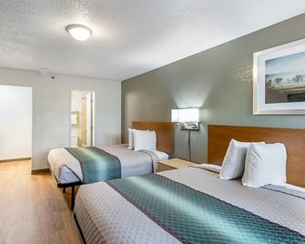 HomeTowne Studios by Red Roof Atlanta - Lawrenceville - Lawrenceville - Спальня