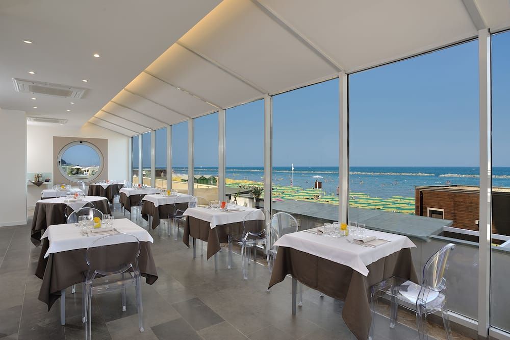 Hotel Delle Nazioni - פזארו - מסעדה