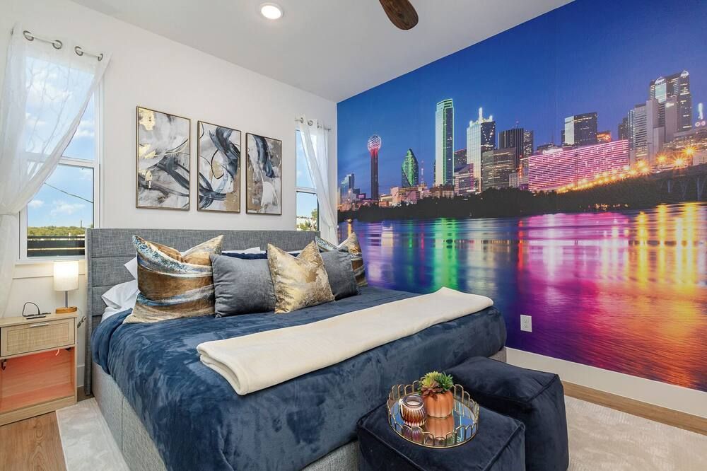 Modern 3 Bed 3 Bath Home with Rooftop Patio Minutes from Downtown & Deep Ellum - דאלאס - חדר שינה