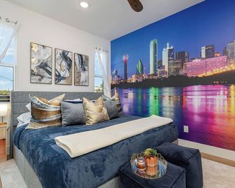Modern 3 Bed 3 Bath Home with Rooftop Patio Minutes from Downtown & Deep Ellum - Dallas - Bedroom