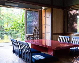 Guest House Kikusui Mount Fuji - Hostel - Fujinomiya - Dining room