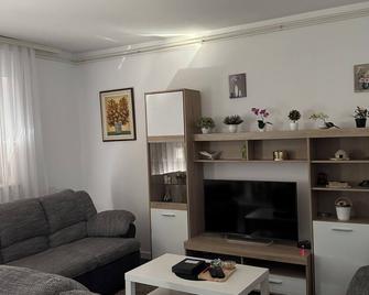 Apartment T&M Zagreb Airport - Velika Mlaka - Living room