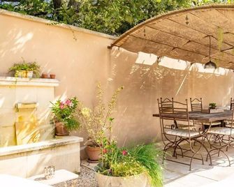 Le Clos des Lavandes - Lacoste - Pati
