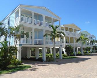 2 Bedroom 2.5 Bath Luxury Townhome 26 Miles from Downtown Key West - Little Torch Key - Building