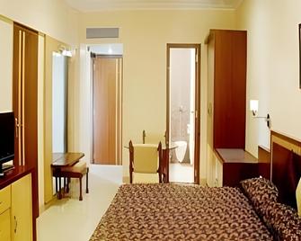 Hotel Juhu Plaza - Mumbai - Bedroom