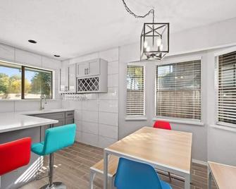 Modern & luxurious & pool & SPA & 5 bedroom - McKinney - Dining room