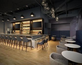 حياة ريجنسي ميلواكي - ميلووكي - بار