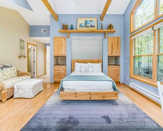 Peaceful dog-friendly home with gas grill and shared hot tub - close to mountain - Thompsonville - Bedroom