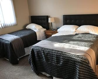 5th Steele Place, LLC - Downtown Algoma Condos: Overnight or Extended Stays - Algoma - Bedroom