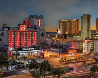 Spacious For Business Travel, Near Mgm Grand Garden Arena, Onsite Dining! - Las Vegas