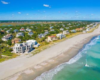 Exquisite Oceanfront Home Perfect For A Family Getaway 6 Bedroom Home by Peace Vacations - Georgetown - Beach