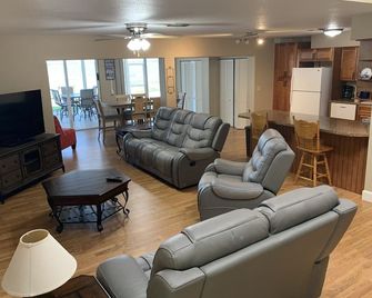 Sawtooth Hawk Beach W/Dock on Beautiful Lake Placid Rent just one side or both - Lake Placid - Living room