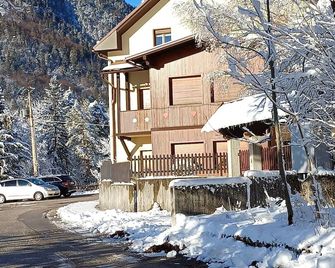 HOLIDAY HOME un piccolo angolo per il tuo relax tra gnomi e natura - Tarvisio - Gebäude