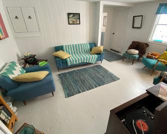 Sandy Beaches/Waterfalls swimming/meadows/hiking; Western Bay Sands Cottage - Carbonear - Living room