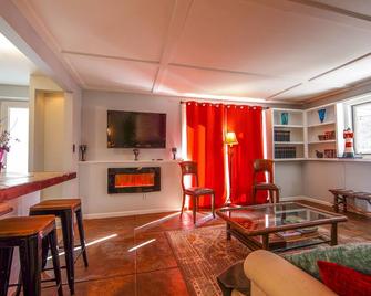 Serene Mountain Getaway, Hot Tub, Sauna, - Boone - Living room